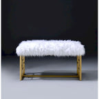Banc rembourré en fausse fourrure de style moderne avec panneaux latéraux géométriques, blanc et doré - 21 H x 17,5 L x 37,5 P pouces